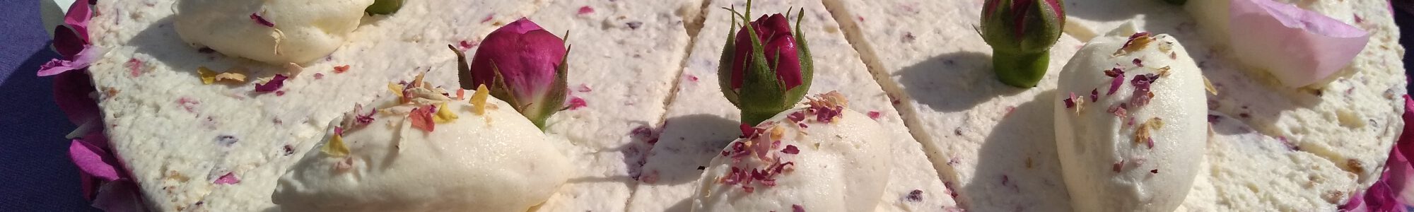 Rosentorte mit Knospen